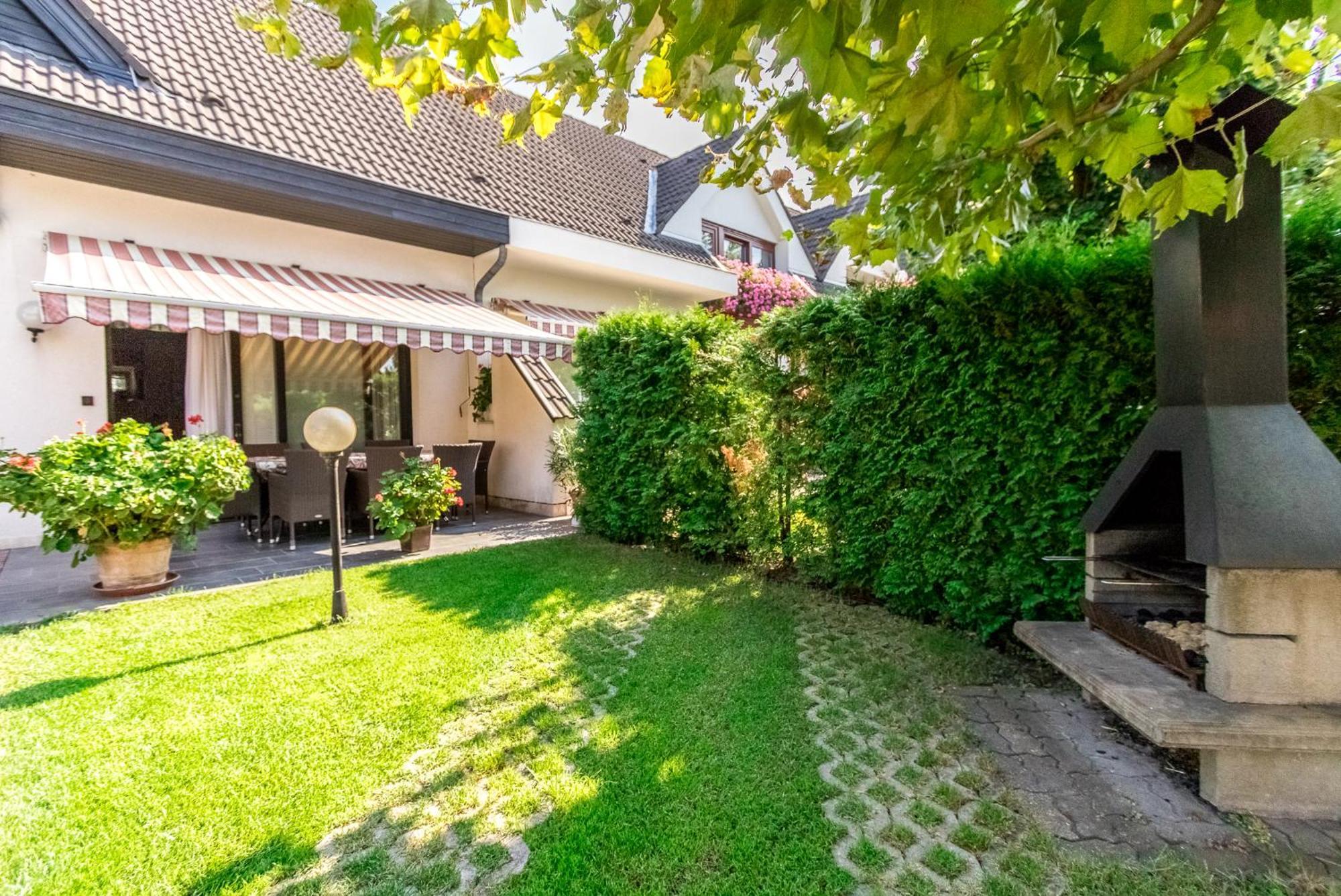Hotel Haus Sonnenhof Siófok Exterior foto