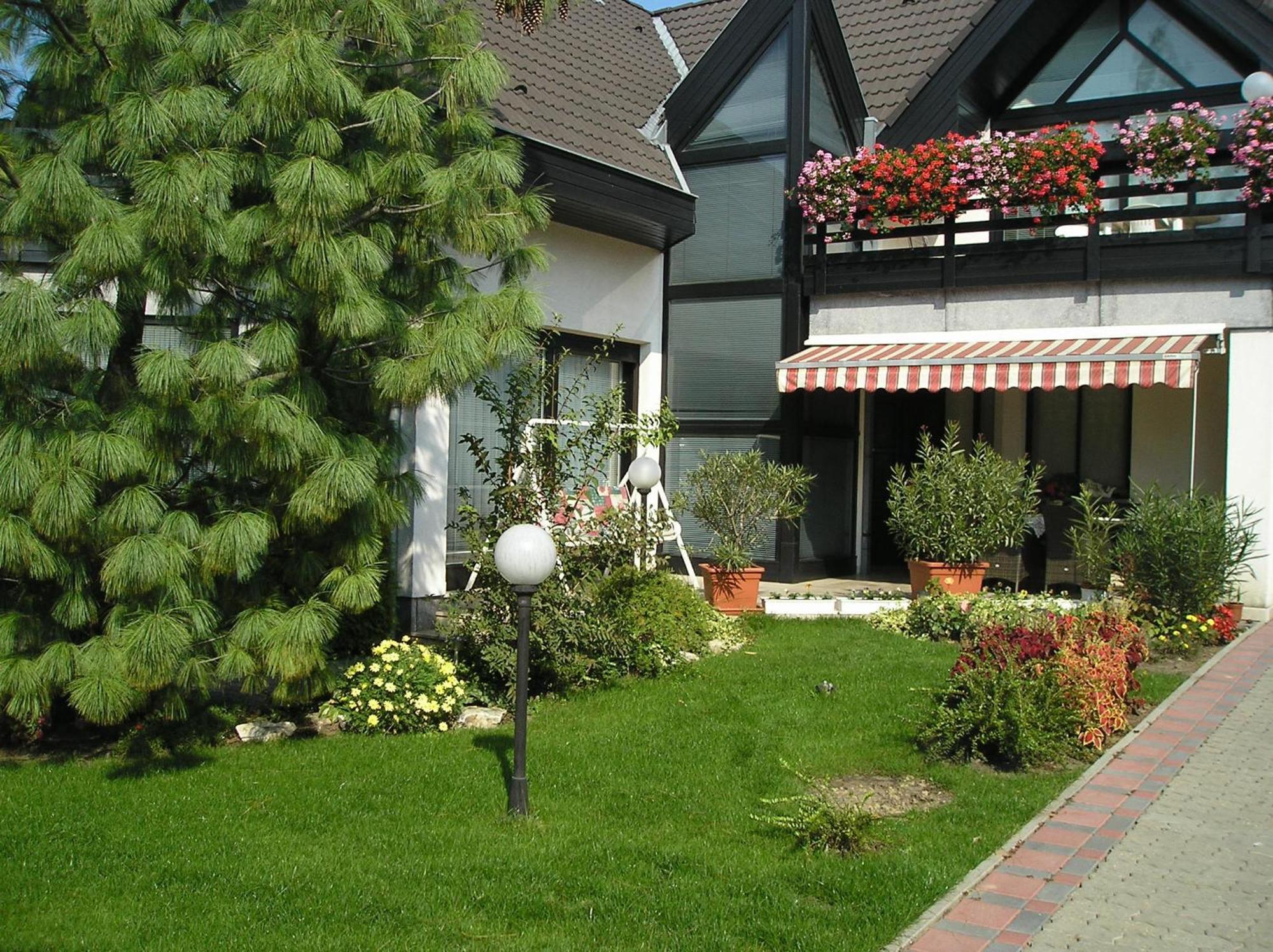 Hotel Haus Sonnenhof Siófok Exterior foto